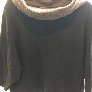 Three quarter length sleeves swingy o great style